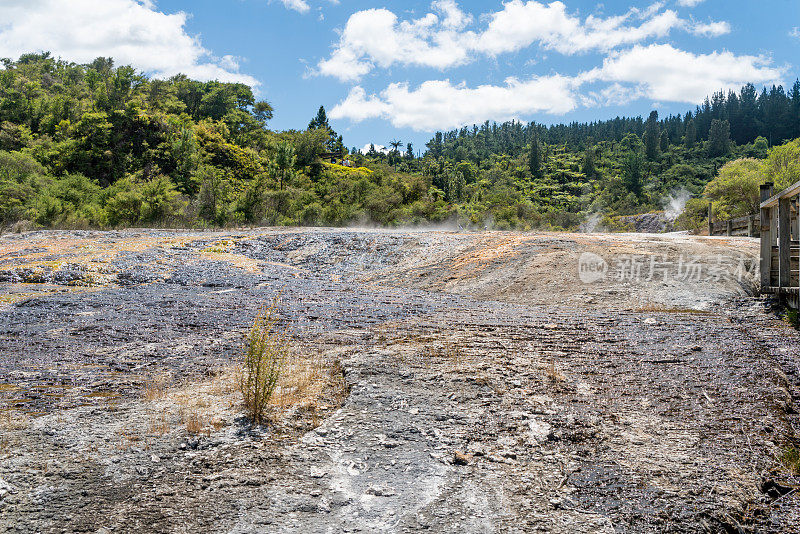 Orakei Korako地热公园和洞穴隐藏山谷，陶波，新西兰